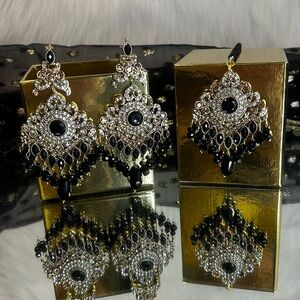 Gorgeous Black Gold Earrings and Tikka Set